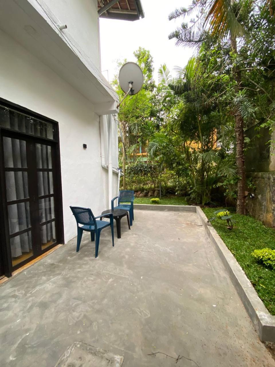 Pearl Villa Rooms And Hostel Unawatuna Exterior photo